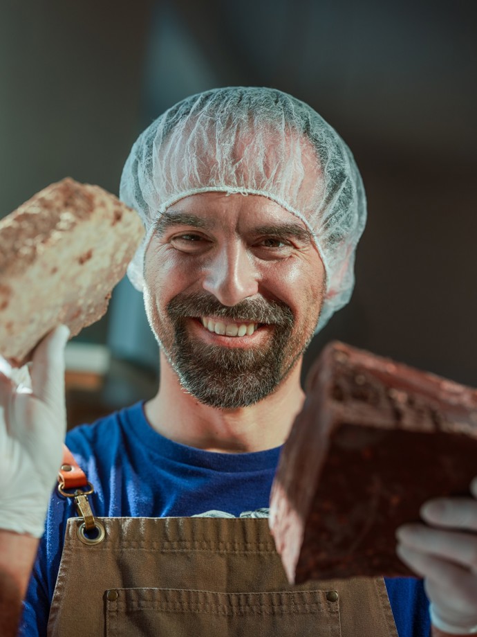 Podnikaví manželé Lada a Pavel společnými silami zachránili čokoládu Lidka. Podle pamětníků je její chuť téměř stejná jako kdysi Podnikaví manželé Lada a Pavel společnými silami zachránili čokoládu Lidka. Podle pamětníků je její chuť téměř stejná jako kdysi