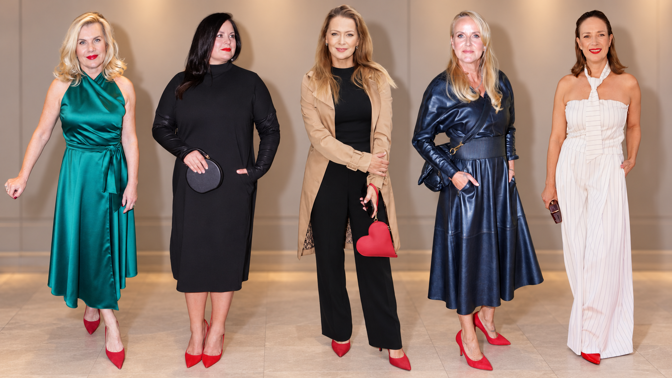 Slavné ženy ukázaly, jak nosit červené lodičky: Čvančarové oživily černý look, Pizingerové eleganci a Kostkové kostýmek