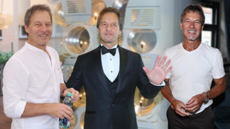 Legendární „Haberovky" jsou zpět. Paľo Habera vytasil ikonické džínové šortky a předvedl namakané nohy Legendární „Haberovky" jsou zpět. Paľo Habera vytasil ikonické džínové šortky a předvedl namakané nohy