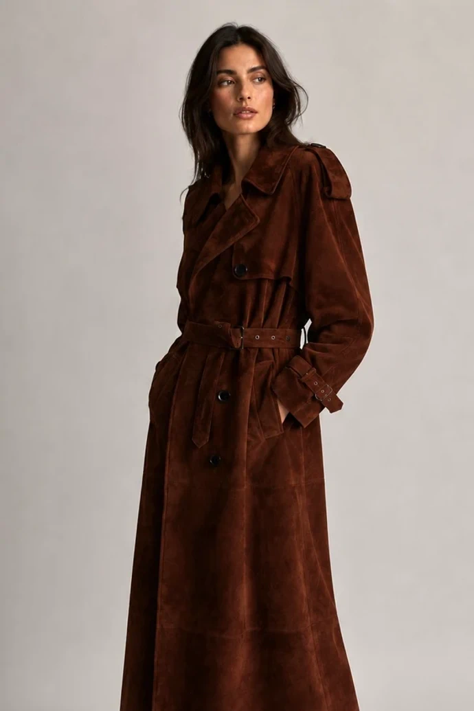 Trenčkot z pravé jehněčí semišové kůže Fine Furs, 23 900 Kč Trenčkot z pravé jehněčí semišové kůže Fine Furs, 23 900 Kč