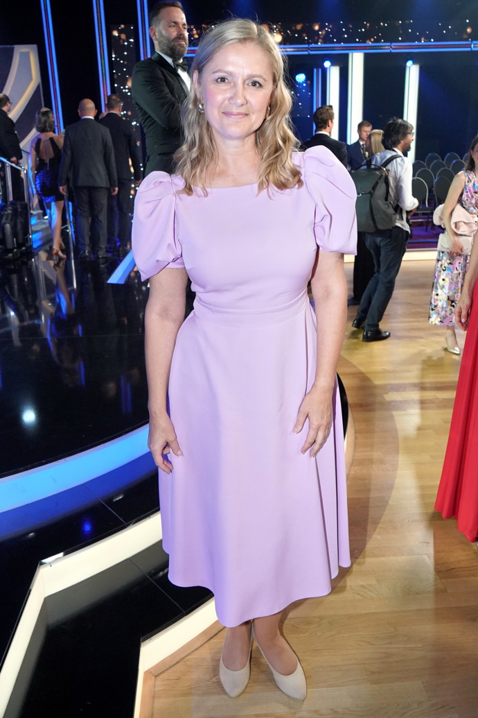 Monika Žídková po dlouhé době zazářila ve společnosti. Oblékla pastelové lila šaty s balonovými rukávy. 
