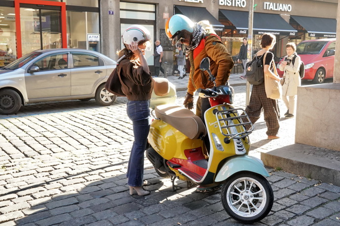 Zpěvák nedá dopustit na originál, jeho Vespa se totiž pyšní unikátní limitovanou barvou.