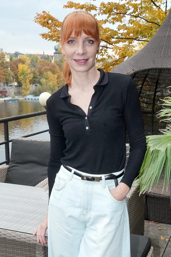 Radana Labajová stáhla své zrzavé vlasy do culíku.