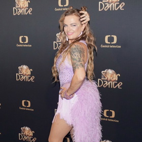 Tři účesy ze StarDance, které stojí za vyzkoušení: Vlny podle Sary Prachař Sandevy, Marty Jandové a Terezy Kostkové