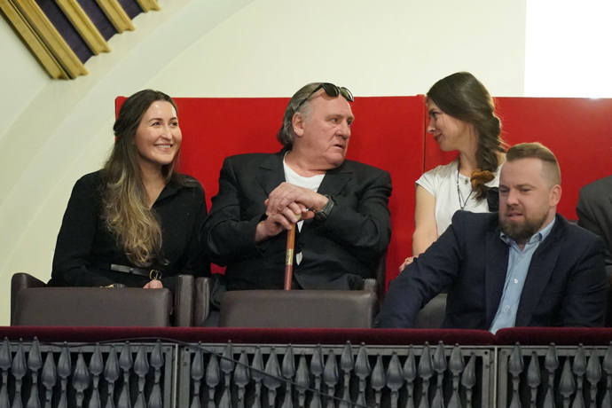 K bylinkáři přivedla Gérarda jeho česká přítelkyně Magda. 