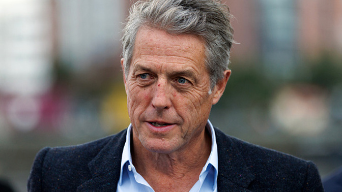 Hugh Grant bere kritiku svých vrásek s nadhledem