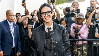 Demi Moore letos po letech překvapila krátkým mikádem, které ji velice sluší a zalichotí i dalším ženám, které trápí řídké nebo jemné vlasy. 