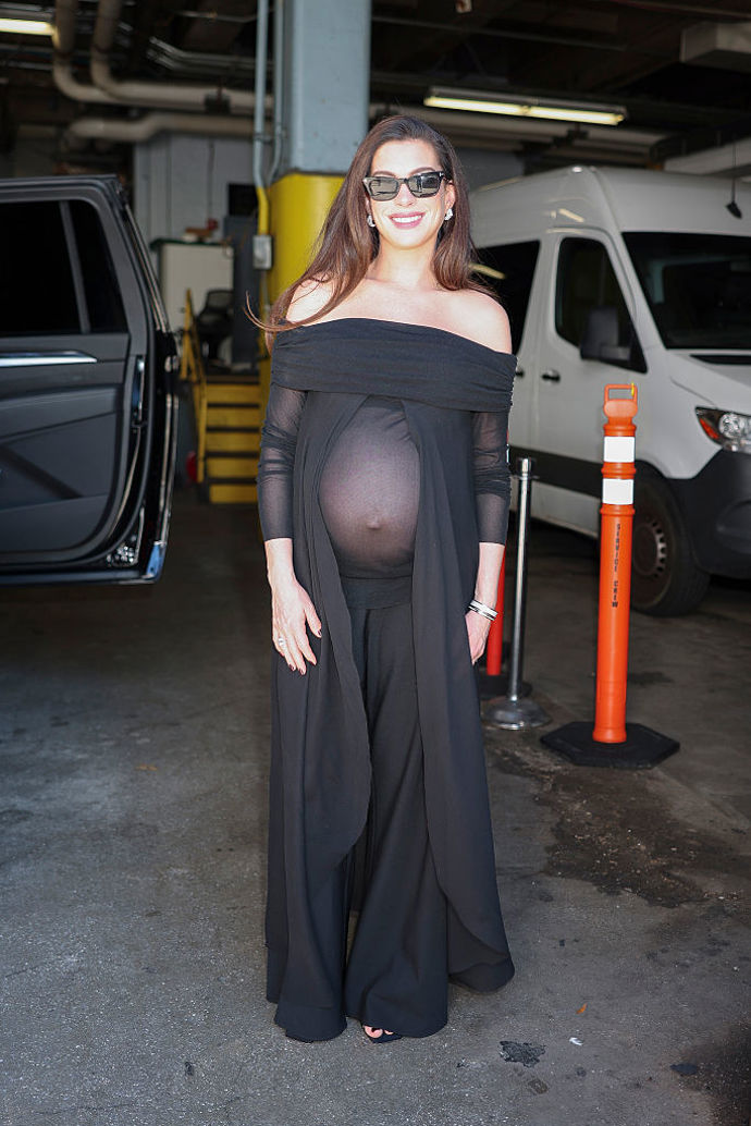 Anne Hathaway jako ikona těhotenské módy: Zapomeňte na natahovací legíny a inspirujte se jejími nejlepšími outfity Anne Hathaway jako ikona těhotenské módy: Zapomeňte na natahovací legíny a inspirujte se jejími nejlepšími outfity