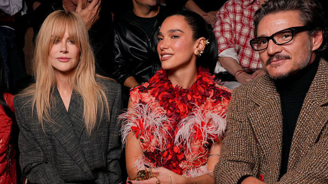 Stříbrné kalhoty u Diora, oranžová Balenciaga a Nicole Kidman v publiku. Co nás nadchlo na pařížském fashion weeku? Stříbrné kalhoty u Diora, oranžová Balenciaga a Nicole Kidman v publiku. Co nás nadchlo na pařížském fashion weeku?