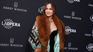 Manikúra podle barvy očí? Vyzkoušejte podzimní trend s efektem kočičího oka po vzoru Jennifer Lopez Manikúra podle barvy očí? Vyzkoušejte podzimní trend s efektem kočičího oka po vzoru Jennifer Lopez