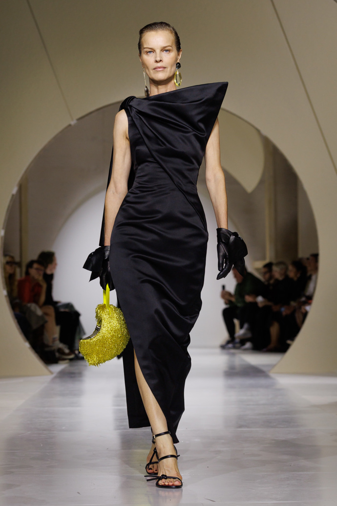 Eva Herzigová pro Givenchy PFW SS27