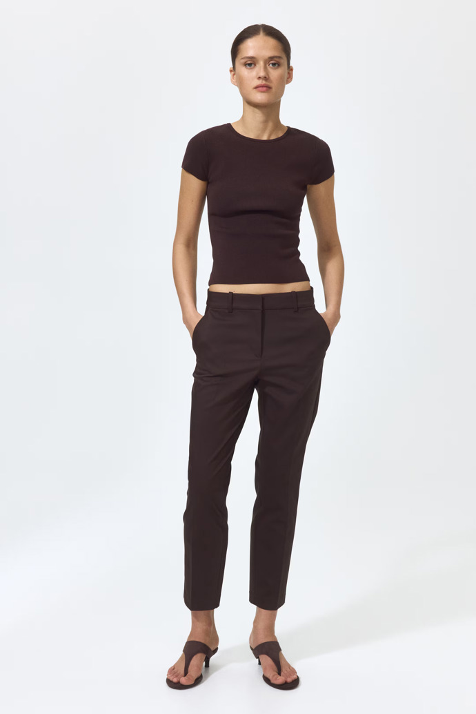 Hnědé kalhoty, H&M, 579 Kč Hnědé kalhoty, H&M, 579 Kč
