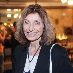 Magdalena Dietlová letos v říjnu oslavila krásné 82. narozeniny. Jejím současným partnerem je jazzový hudebník a kontrabasista Miroslav Vitouš.