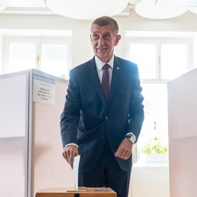 Andrej Babiš odvolil v Průhonicích.