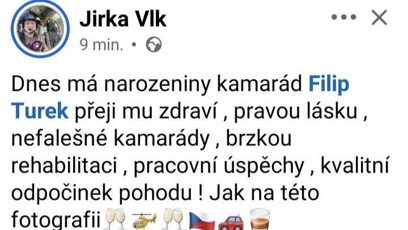 FOTO: Na fotografii stojí vedle Filipa Turka také neznámá mladá brunetka.