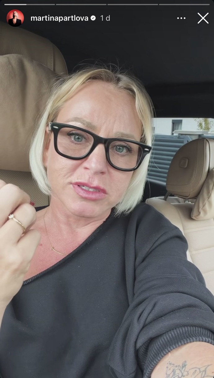Martina Pártlová se snubním prstýnkem pochlubila na sociálních sítích.