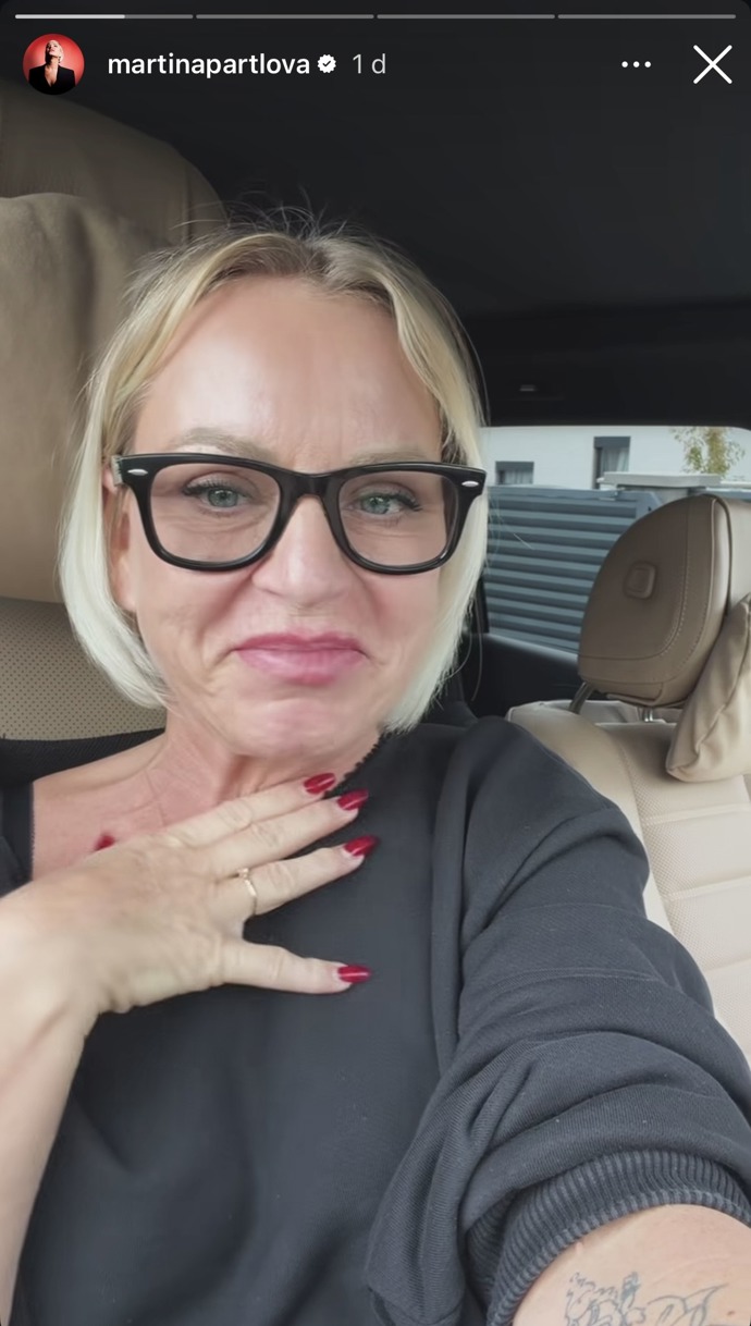 Martina Pártlová se prstýnkem pochlubila na sociálních sítích.