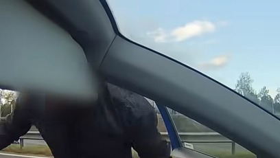 FOTO: Děsivý incident prožila mladá maminka na dálnici D6.