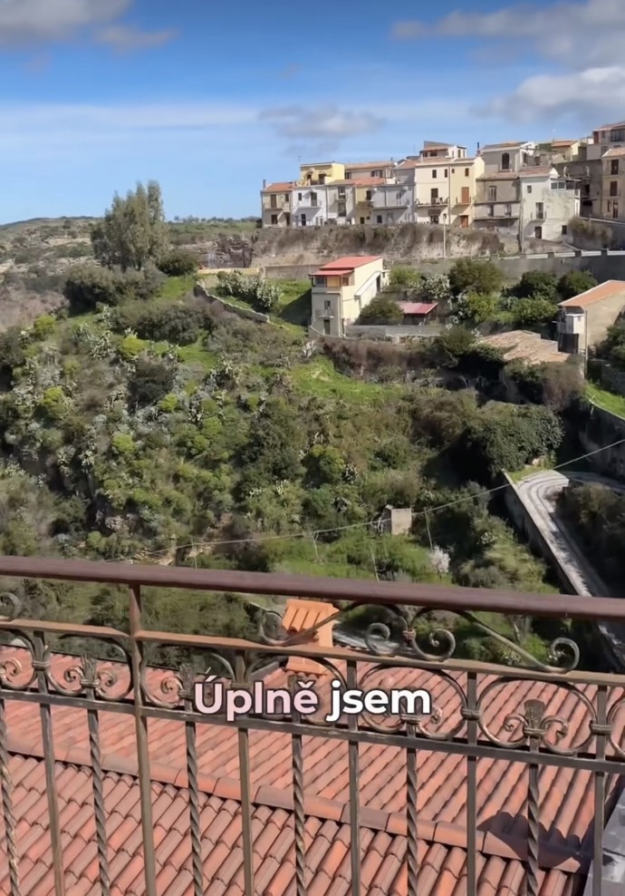 Lucie Benešová si na Sicílii vyhlédla krásný domek.