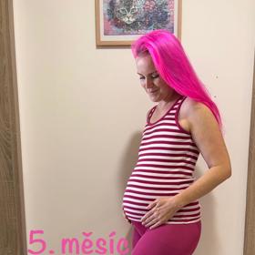 V pátém měsíci už měla hezké bříško.