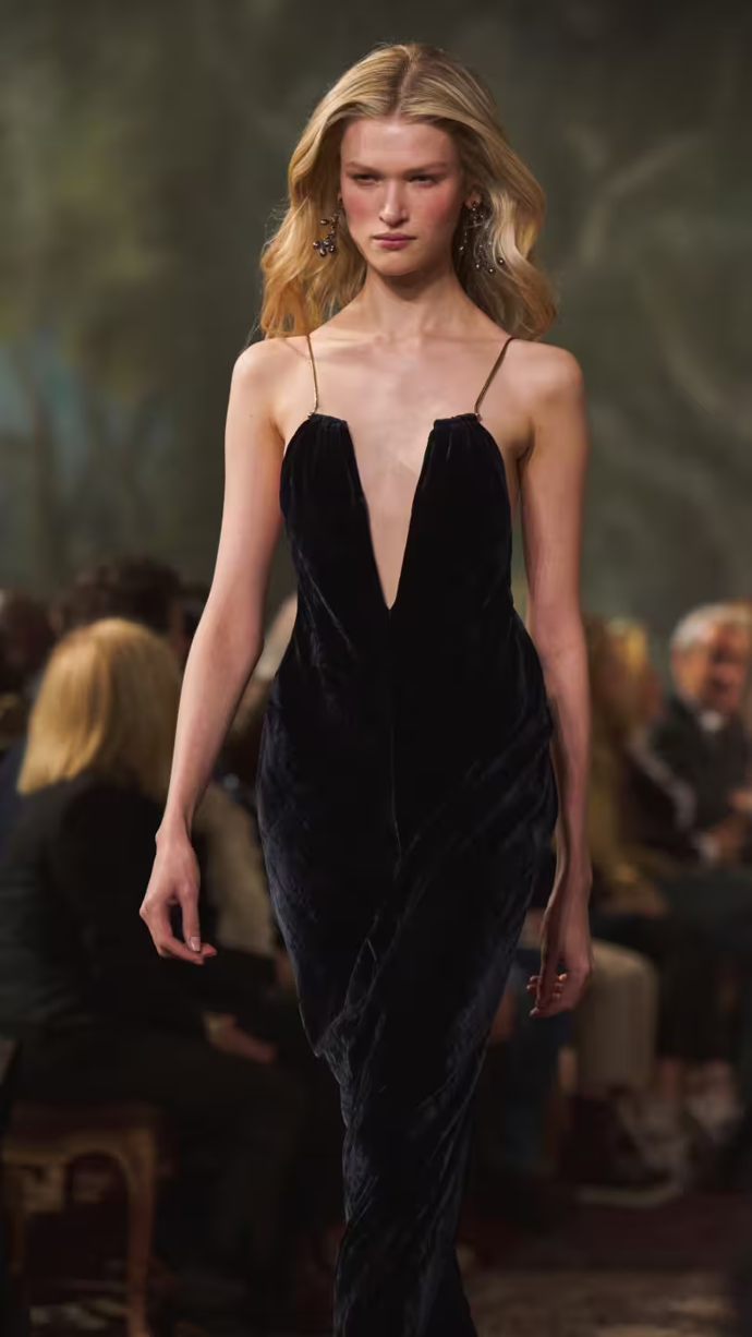 Ralph Lauren tvoří i večerní modely.