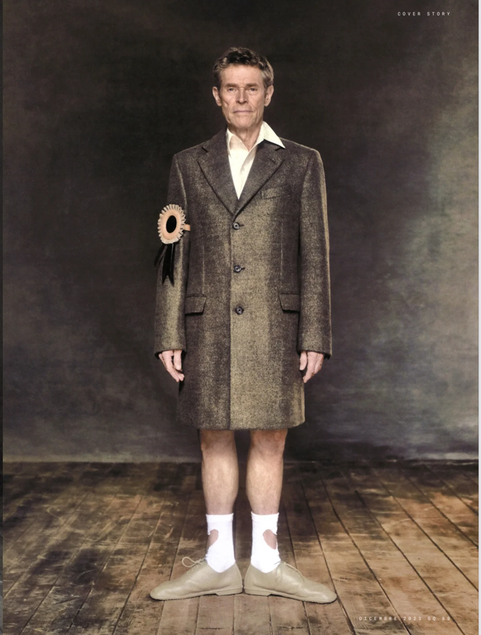 William Dafoe je osobností s nezaměnitelným výrazem, který se promítá i do jeho veřejných vystoupení. Výrazné módní kreace na podobných osobnostech ukazují, že hranice mezi oblečením, uměním a osobním vyjádřením mohou být překvapivě tenké.
