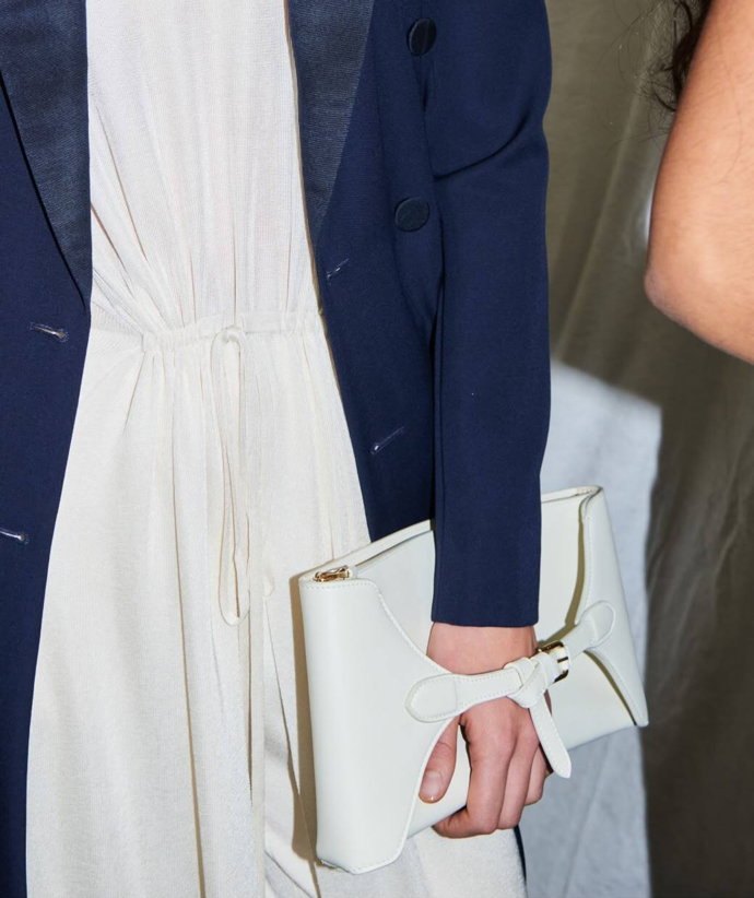 Bílá a námořnická modř patří mezi barvy, se kterými Ralph Lauren pracuje často.