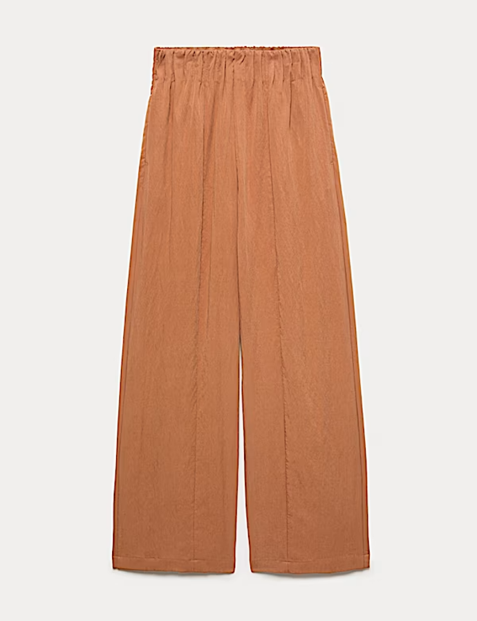 Elastické kalhoty se zvýrazněným pasem a širokými nohavicemi, Marks&Spencer, 999 Kč