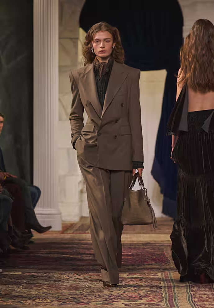 Ralph Lauren umí mistrně kombinovat klasiku se současností.