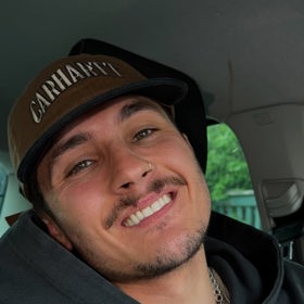 Patrik Buday si prožil těžké dětství. Nyní má vlastní rodinu a je šťastný.