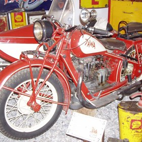 První sériový motocykl Jawa 500 OHV vznikl na základě licence od německé firmy Wanderer a na trh přišel na začátku existence značky. Přestože se mu nepodařilo výrazněji prosadit, položil základy dalšího vývoje slavné československé motocyklové výroby.
