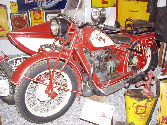 První sériový motocykl Jawa 500 OHV vznikl na základě licence od německé firmy Wanderer a na trh přišel na začátku existence značky. Přestože se mu nepodařilo výrazněji prosadit, položil základy dalšího vývoje slavné československé motocyklové výroby.