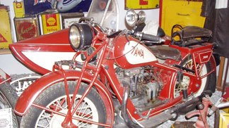 První sériový motocykl Jawa 500 OHV vznikl na základě licence od německé firmy Wanderer a na trh přišel na začátku existence značky. Přestože se mu nepodařilo výrazněji prosadit, položil základy dalšího vývoje slavné československé motocyklové výroby.