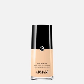 Armani Luminous Silk Foundation, 30 ml, 1 999 Kč, prodává Douglas. Armani Luminous Silk Foundation, 30 ml, 1 999 Kč, prodává Douglas.