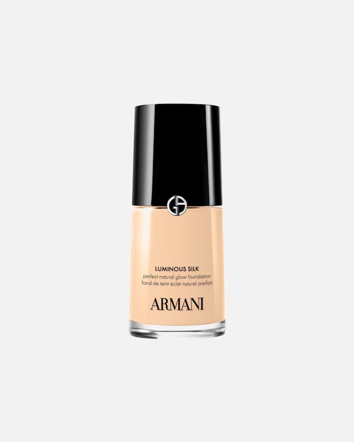Armani Luminous Silk Foundation, 30 ml, 1 999 Kč, prodává Douglas.