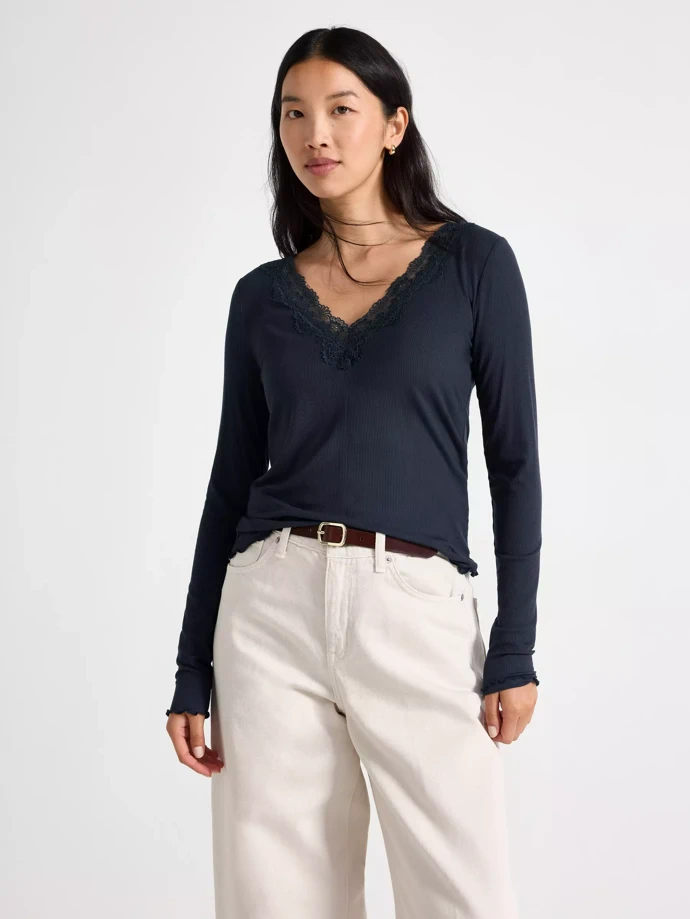Top s viskózou Lindex, 599 Kč
