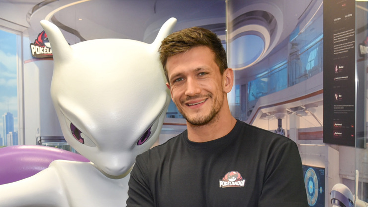Jan Solfronk na otevření prvního muzea soukromé sbírky karet Pokémon na světě.