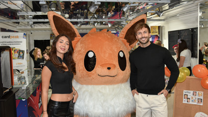 FOTO: Účastnící reality show Are You The One Jakub Mádl a Natálie Matíková si přišli prohlídnout sbírku pokémonů.