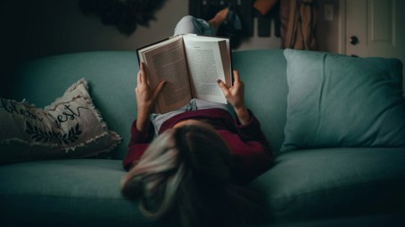 Kvíz: Poznáte 10 českých bestsellerů podle popisu děje? Od Viewegha a Hartla po Mornštajnovou