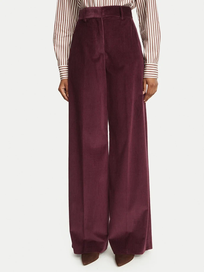 Manšestrové kalhoty Weekend Max Mara, 6 299 Kč, prodává Modivo