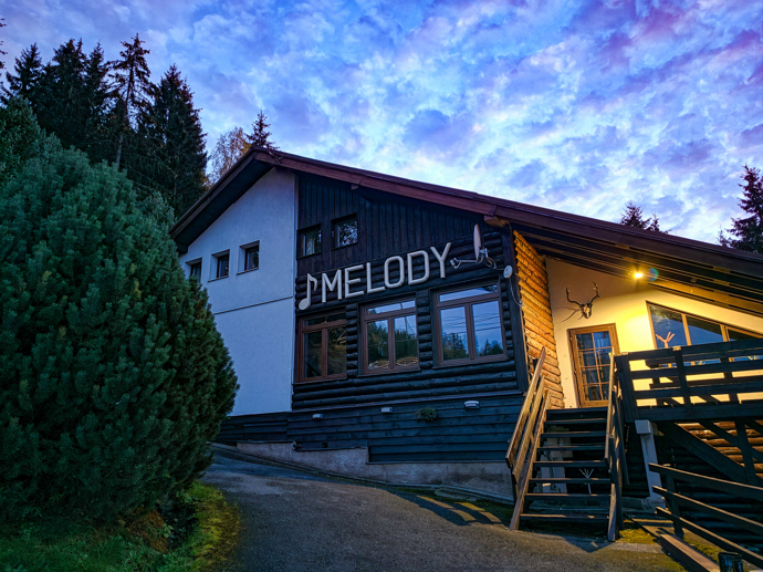 Chata Melody stojí v atraktivní části Harrachova.