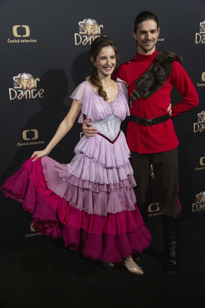 Sara Sandeva a Daniel Makovec zatančili valčík. 