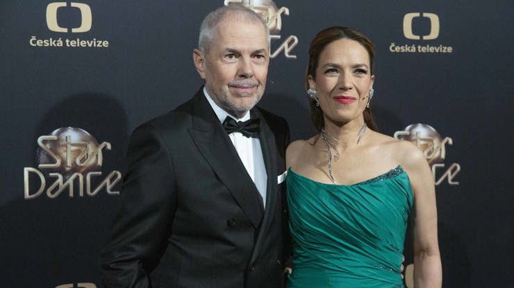 Moderátoři StarDance Marek Eben a Tereza Kostková.