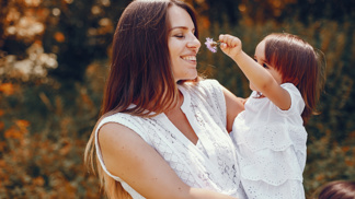 Máte děti a hledáte nového partnera? Seznamovací desatero pro single maminky. Koučka radí konkrétní kroky Máte děti a hledáte nového partnera? Seznamovací desatero pro single maminky. Koučka radí konkrétní kroky