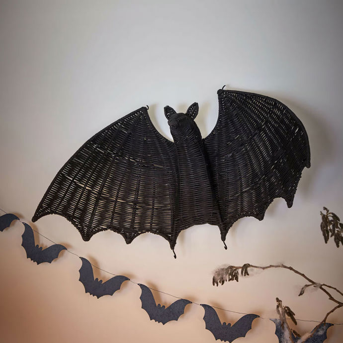 Halloween může být i elegantní. Zapomeňte na plastové kostlivce a proměňte domov v tajemné místo