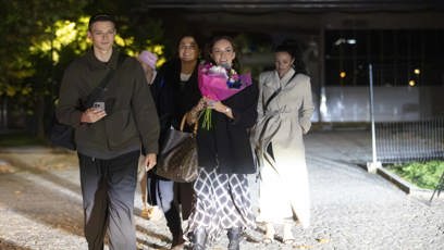 FOTO: Tomas Sean Pšenička odcházel v obložení dam.