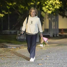 Hana Dvorská při odchodu z výstaviště. 