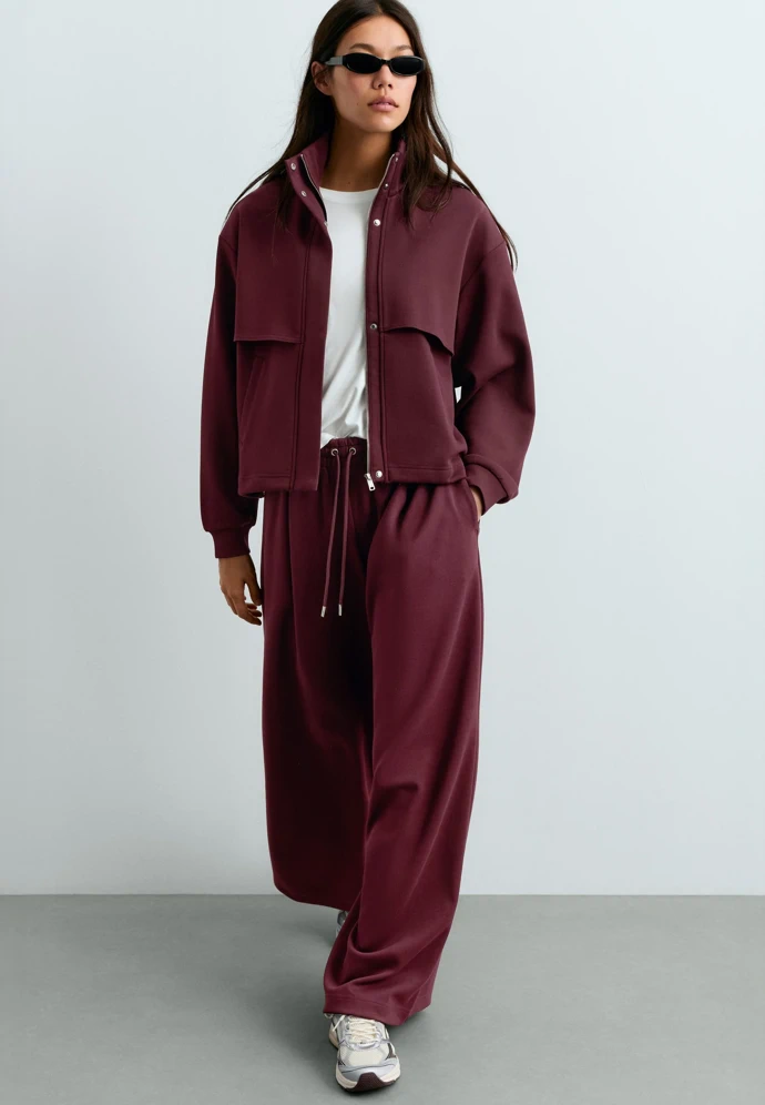 Bunda Oysho, 1 599 Kč, prodává Zalando