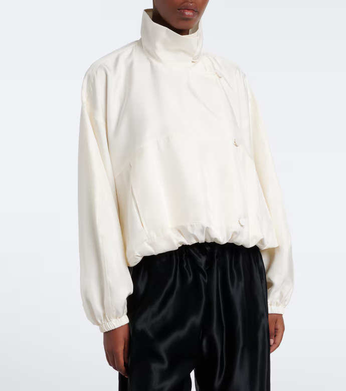 Bunda, Róhe, € 895
