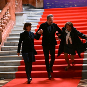 Na premiéře filmu Kluci to vidí jinak než holky došlo k nepříjemnému pádu.